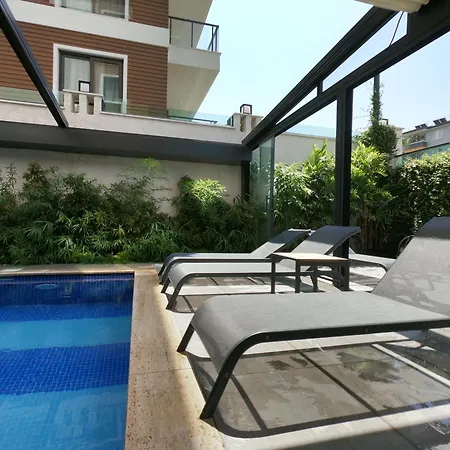 26 Cleopatra Legacy No 8 *